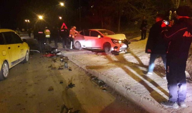 Bayburt'ta 3 aracın karıştığı kazada 4 kişi yaralandı