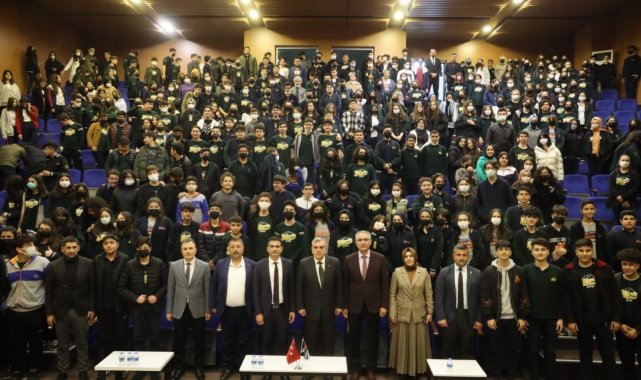 Beyazgül derece yapan öğrencilerle bir araya geldi