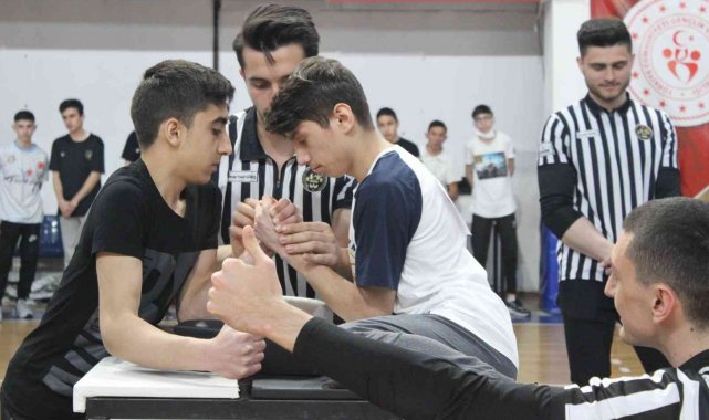 Bilek güreşi grup müsabakaları Düzce'de başladı