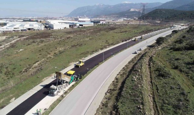 Büyükşehirden Akgedik TOKİ'ye 65 bin metrekarelik sıcak asfalt