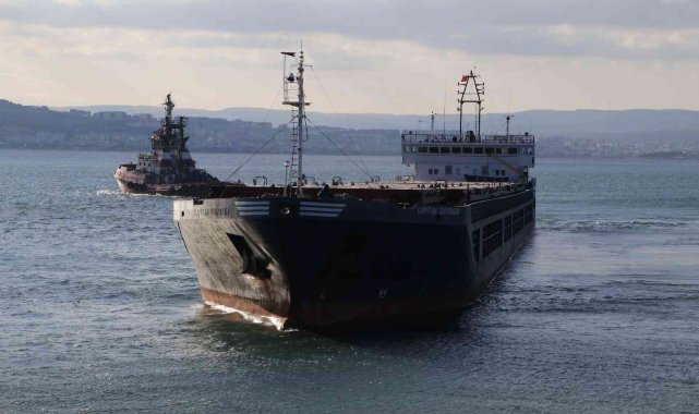 Çanakkale Boğazı'nda karaya oturan gemi kurtarıldı