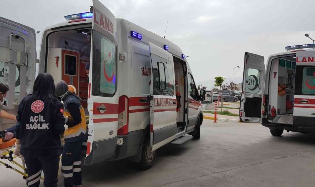 Çayırlı'da minibüs devrildi: 8 yaralı
