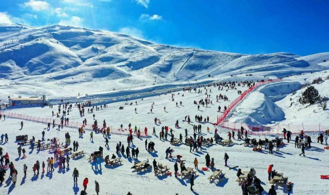 Denizli Kayak Merkezi'nde kar kalınlığı zirvedeki yerini koruyor