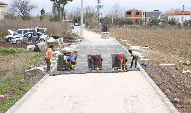 Döşemealtı'nda parke yol çalışması
