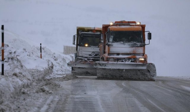 Erzincan'da kar ve tipiden 89 köy yolu ulaşıma kapalı