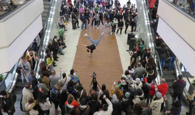 Espark'tan ziyaretçilerine 'flash mob' sürprizi