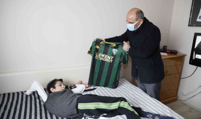 Görkem'in imzalı forma hayali gerçek oldu