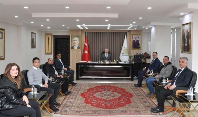 Ispartalı hakemlerden Başdeğirmen'e forma hediyesi