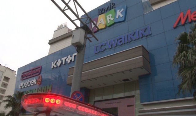 İzmir Park AVM'de korkutan yangın