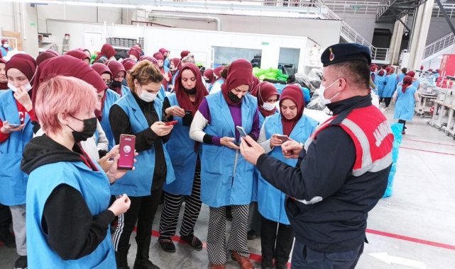 Jandarma ekipleri 246 kadına KADES'i anlattı