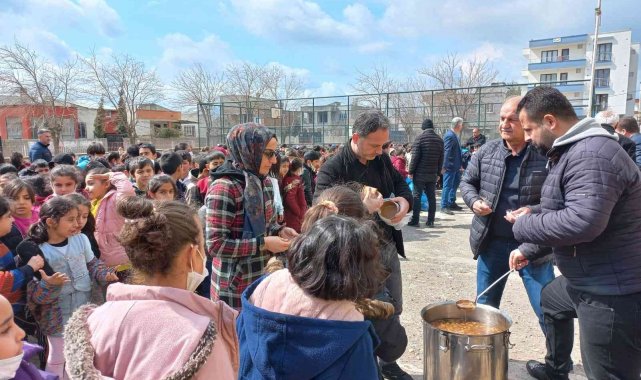 Kahta'da üzüm hoşafı dağıtıldı