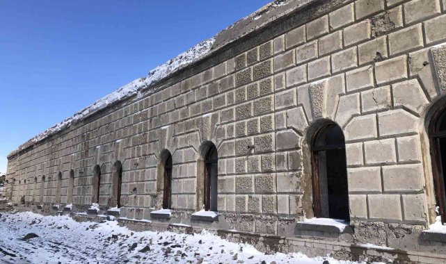 Kars'ta 272 yıllık tabya turizme kazandırılmayı bekliyor