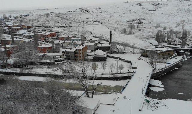 Kars'ta kar ve tipi 147 köy yolunu ulaşıma kapadı