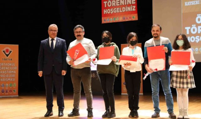Kayserili öğrenciler Sivas'a damga vurdu