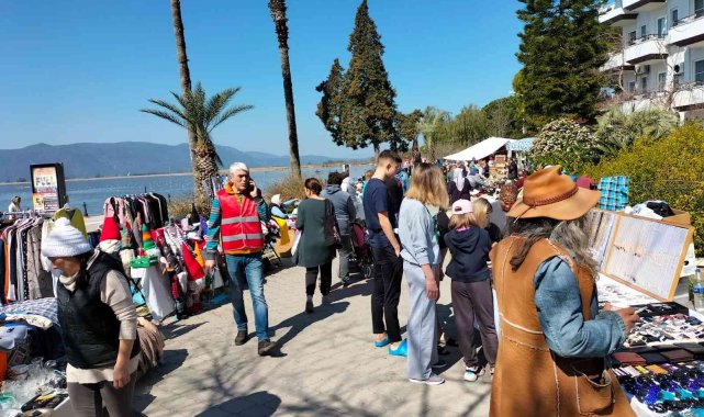 Köyceğiz'de 'İkinci El Pazarı' 8 ay sonra yeniden kuruldu