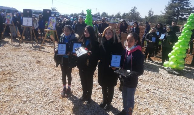 Köyceğizli Yeliz, ödülünü Milletvekili Yelda Erol Gökcan'dan aldı