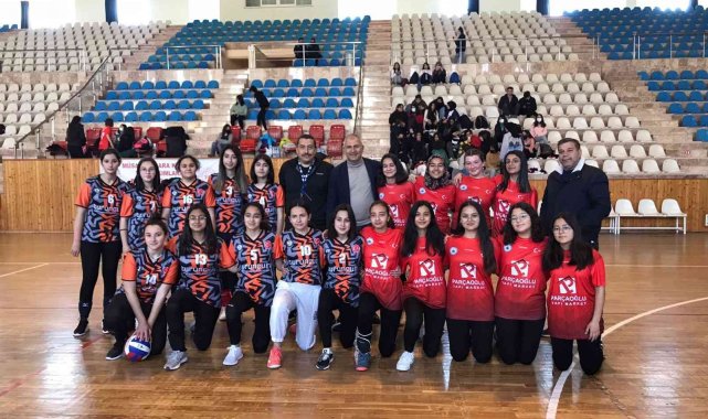 Kumluca'da Okul Sporları Voleybol Turnuvası başladı