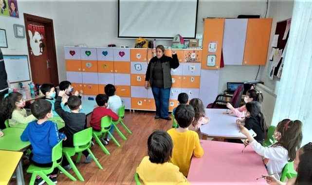 Kütahya'da anaokulunda kozalak boyama etkinliği