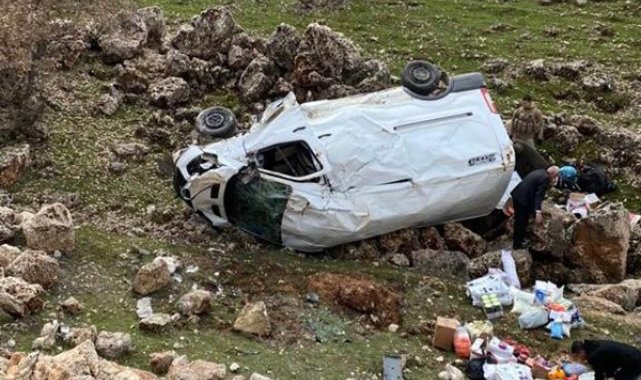 Mardin'de kamyonet şarampole yuvarlandı: 12 kişi yaralandı
