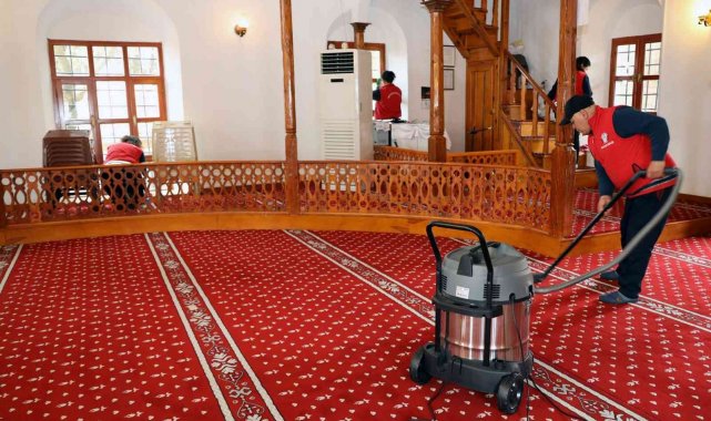 Menteşe'de Camilere Ramazan temizliği