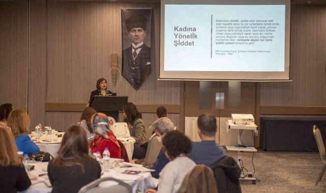 Mersin'de 'kadına yönelik şiddet' konuşuldu
