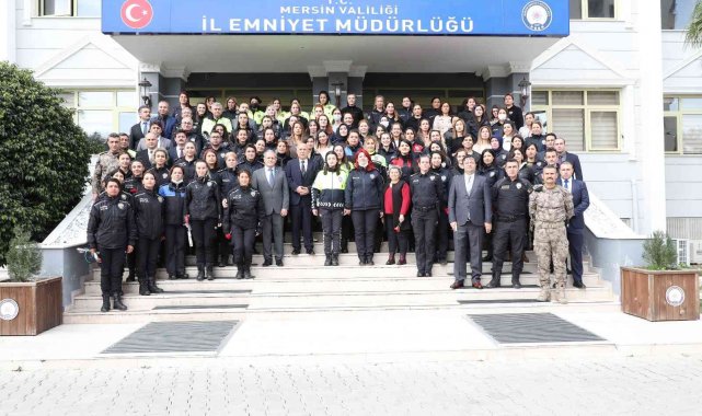 Mersin'de kadın polisler unutulmadı