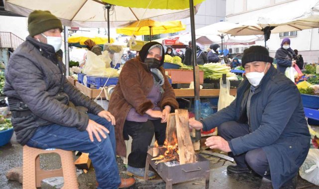 Ordu'da pazarcı esnafının 'soğuk' mesaisi