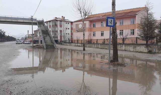 Osmancık'taki üst geçit yağış başlayınca devre dışı kalıyor