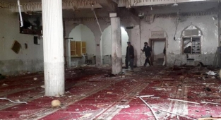 Pakistan'da Camide Patlama : En az 45 ölü