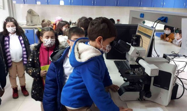 Profesör Satıl'dan minik öğrencilere biyoloji dersi