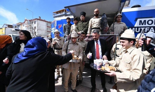 Pursaklar'da menü üzüm hoşafı ve bir dilim ekmek