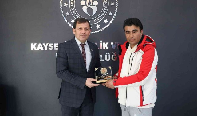Şampiyon Snowboard sporcularından Kabakcı'ya ziyaret