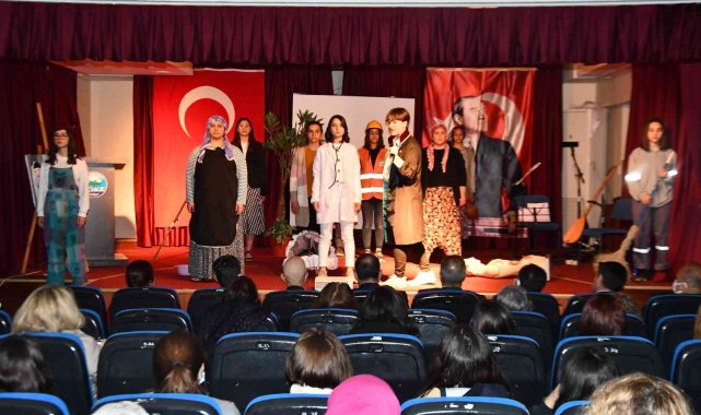 Söke'de öğrencilerin Kadınlar Günü Oratoryosu beğeni topladı