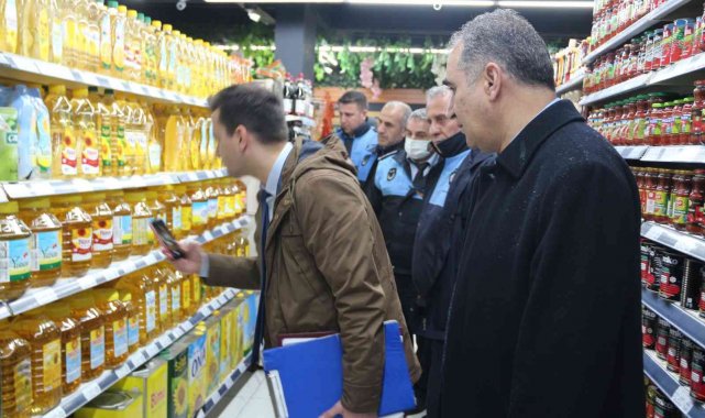 Tatvan'da marketler denetlendi