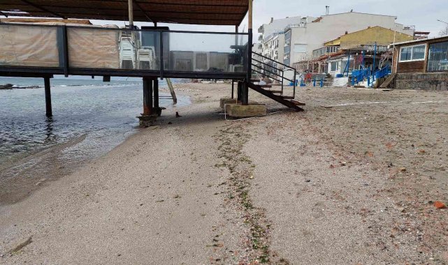 Tekirdağ'da deniz 15 metre çekildi: Kral yolu ortaya çıktı