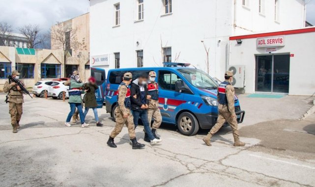 Terör örgütü PKK'ya yardım ve yataklık eden 2 kişi yakalandı