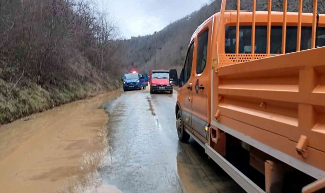 Trabzon-Bayburt karayolunda heyelan