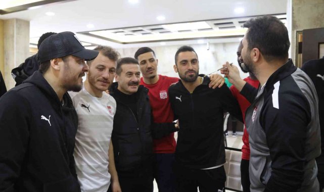 Uğur Çiftçi'ye sürpriz doğum günü kutlaması