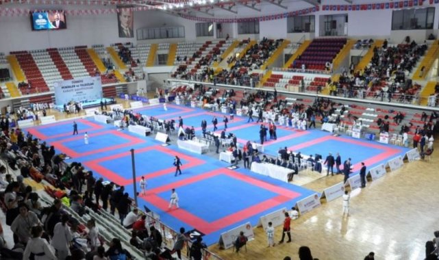 Afyonkarahisarlı karatecilerden Sivas'ta büyük başarı