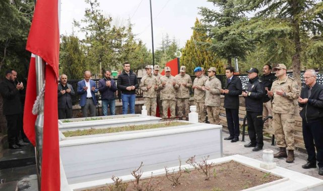 Ahlatlı şehitler kabirleri başında anıldı