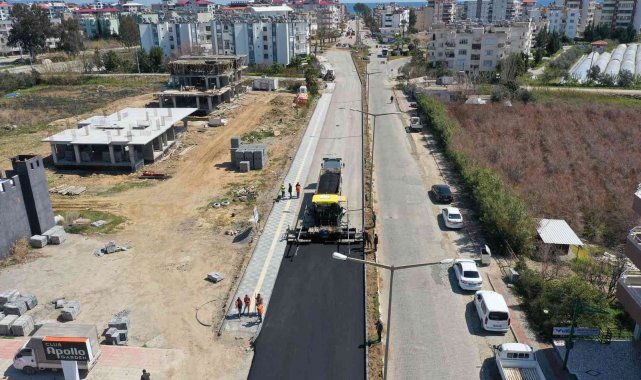 Anamur'da yol yapım çalışmaları sürüyor