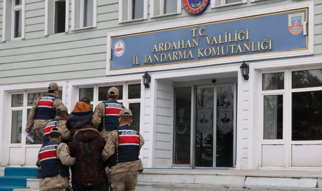 Ardahan'da 7 yıl 6 ay kesinleşmiş hapis cezası bulunan 2 hükümlü yakalandı