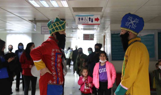 Artvin'de hastanede tedavi gören çocuklar için tiyatro etkinliği düzenlendi