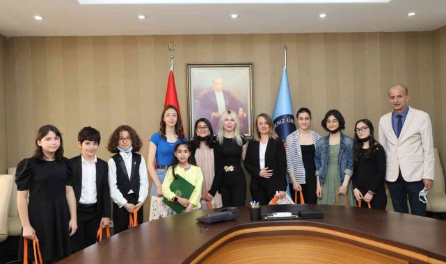 AÜ Rektörü Özkan: "Öğrencilerimiz başarıları ile üniversitemizi ülkemize ve dünyaya anlatıyor"