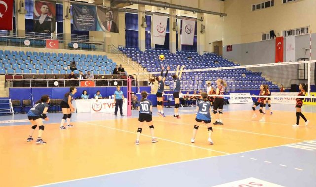 Aydın'da 'Midi Kızlar Voleybol Grup Müsabakaları' başladı