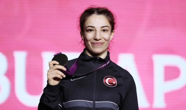 Bartın Üniversitesi öğrencisi Evin Demirhan Yavuz'dan tarihi başarı