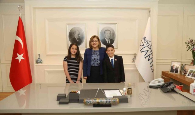 Başkan Fatma Şahin koltuğu çocuklara devretti
