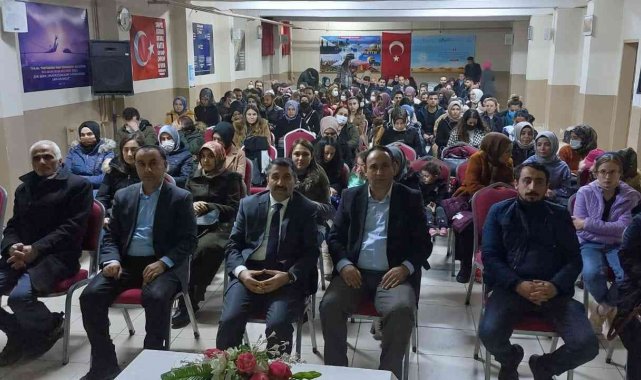 Doç. Dr. Teyfur, Eleşkirt'te öğretmenlere seminer verdi