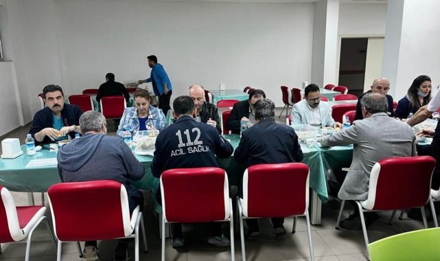 Gediz Kaymakamı Hakan Alkan sağlık çalışanları ile iftarda bir araya geldi