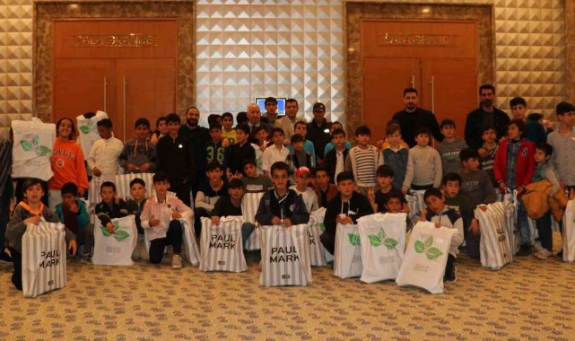 Hilton Hotel'inden sokakta çalışan çocuklara iftar